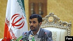 رییس جمهوری اسلامی می گوید ایران فعالیت های هسته ای خود را متوقف نمی کند