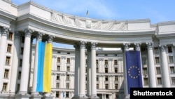Згідно з позицією МЗС, створення військово-навчальної місії «відповідає стратегічним інтересам як України, так і ЄС».
