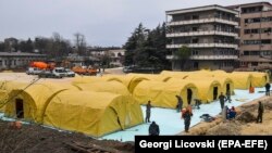 Авиони, возови и цркви како болници за ковид-19