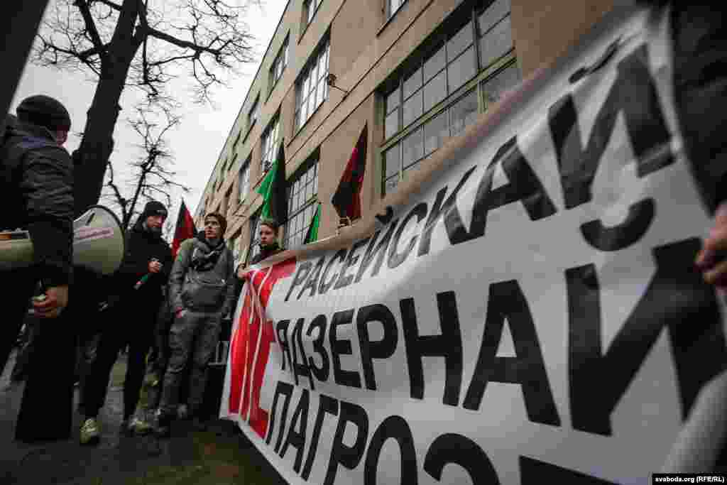 «Не расейскай ядзернай пагрозе» — актывісты на #ЧШ2016 нагадваюць, што БелАЭС будуюць расейцы. 