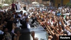  محمد مرسی نامزد اخوان روز جمعه در میان هوادران خود