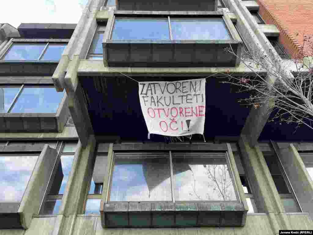 Studenti u protestu ne odustaju od blokada dok se ne utvrdi krivica za stradanja na Železničkoj stanici u Novom Sadu. (Filozofski fakultet u Novom Sadu) 