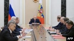 Russian President Vladimir Putin (center) chairs a Security Council meeting in Moscow on September 25.