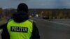 Un polițist de patrulare pe un traseu din R. Moldova, asigurând siguranța rutieră.