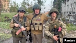 Основачот на приватната платеничка група Вагнер, Евгениј Пригожин дава изјава во Бахмут, архивска фотографија
