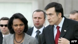 Кондоліза Райс та Міхеїл Саакашвілі в Тбілісі. 15 серпня 2008 р. 