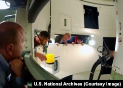 Ruski i američki inspekcijski timovi u obilasku trenažera za obuku Minuteman II američkog ratnog zrakoplovstva kao dio Ugovora o smanjenju strateškog naoružanja (START) u Južnoj Dakoti.