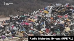 Deponija Uborak je izgrađena 1960-ih i bila je namijenjena za odlaganje komunalnog otpada sa područja Grada Mostara, a posljednjih nekoliko godina je postala regionalno odlagalište smeća