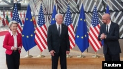 Президент Еврокомиссии Урсула фон дер Ляйен, президент США Джо Байден, президент Европейского Совета Шарль Мишель