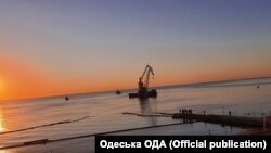 Зранку 10 вересня танкер Delfi забрали з одеського пляжу «Дельфін»