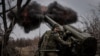 Украинский военнослужащий 24-й ОМБр ВСУ ведет огонь из самоходной гаубицы 2С5 «Гиацинт-С» вблизи Часового Яра, 18 ноября 2024 года