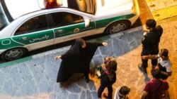 بازداشت یک زن ۴۸ ساله در جریان برخورد گشت ارشاد با دختر جوان