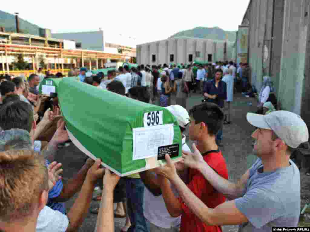 Srebrenica, 11.07.2011. Foto: RSE / Midhat Poturović