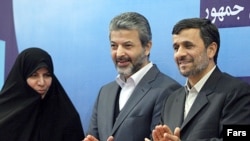 محمود احمدی‌نژاد به همراه وزیران علوم و بهداشت