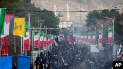 د ایران کرمان کې د وروستۍ چاودنې وروسته د سیمې انځور. په دې چاودنو کې لسګونه کسانو ته مرګ ژوبله اوښتې ده.