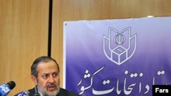 عليرضا افشار درباره زمان برگزاری انتخابات رياست جمهوری دهم گفت: شورای نگهبان و وزارت کشور توافق کردند که انتخابات در روز ۲۲ خرداد ماه ۸۸ برگزار شود.(عکس: فارس)