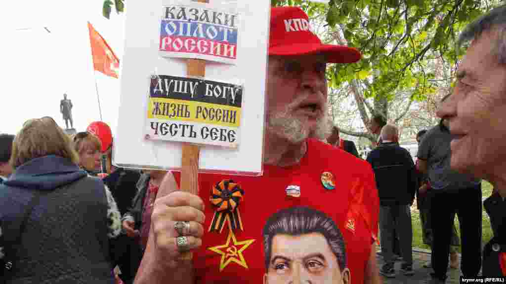 1 мая, Севастополь. На митинге руководитель севастопольских коммунистов Василий Пархоменко назвал «военнопленными» участников демонстрации, организованной местной властью.