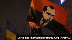 Націоналістичні організації проводять смолоскипну ходу в Києві з нагоди 110-річчя від дня народження провідника ОУН Степана Бандери