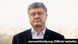 Імені колишнього президента у повідомленні не вказано, проте Радіо Свобода стало відомо, що йдеться про Петра Порошенка