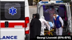Илустрација: Брза помош превезува ковид-пациенти