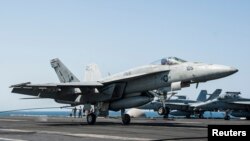 F/A-18E Super Hornet təyyarələri, arxiv foto