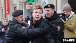 În 2017, Protasevici fost arestat la un protest la care se afla în calitate de jurnalist.