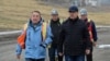 Президент Садыр Жапаров жана "Кумтөр Голддун" убактылуу тышкы башкаруучусу Теңгиз Бөлтүрүк Кумтөр кенинде. 2021-жыл, 15-июнь. 