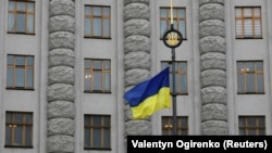 За словами прем’єра Чехії, на міжурядовому засіданні обговорюють економічну співпрацю, національну та міжнародну підтримку, повоєнне відновлення України.