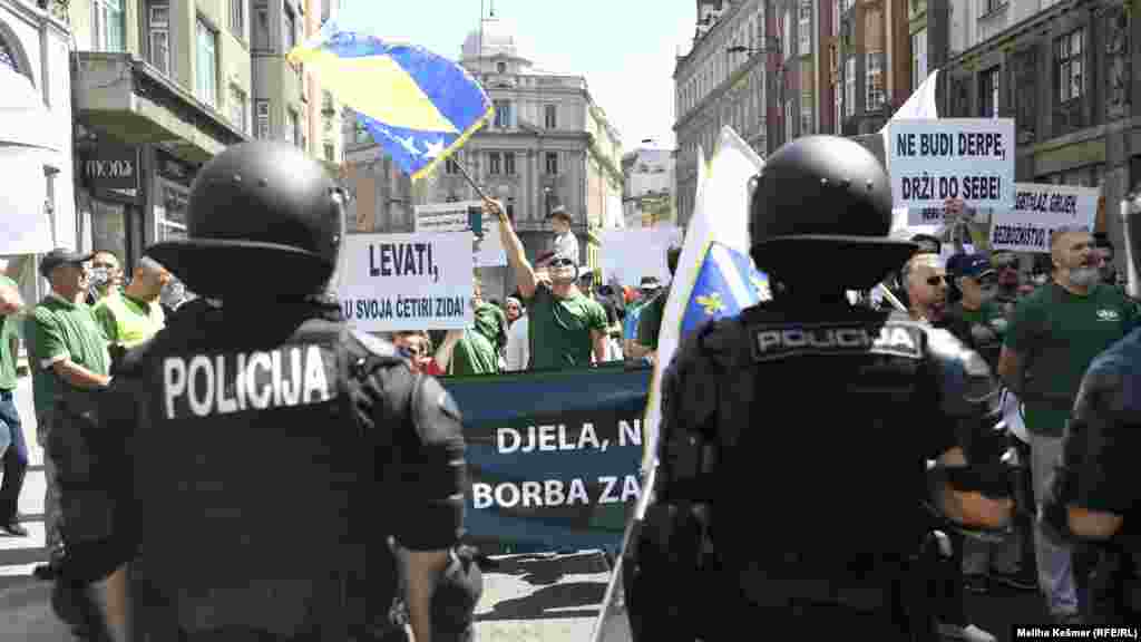 Malo ranije održan "Anti-LGBT protest", takođe bez incidenata.