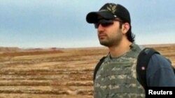وزارت اطلاعات ایران گفته است که آقای حکمتی را در پايگاه آمريکايی بگرام در افغانستان شناسايی کرده و او را زير نظر داشته‌ است.