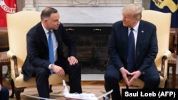 Președintele polonez Andrzej Duda primit la Casa Albă de președintele american Donald Trump , cu numai câteva zile înainte de alegerile prezindențiale din Polonia, 24 iunie 2020.