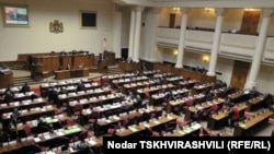 Проект конституционных изменений был принят на сегодняшнем голосовании 112 голосами, против - 5