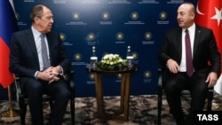 Թուրքիա- ՌԴ արտաքին գործերի նախարար Սերգեյ Լավրովը (ձախից) և Թուրքիայի արտգործնախարար Մևլութ Չավուշօղլուն (աջից), արխիվ