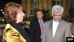 سعید جلیلی و کاترین اشتون شامگاه ۲۵ اردیبهشت‌ماه در محل کنسولگری ایران در استانبول با یکدیگر دیدار کردند.