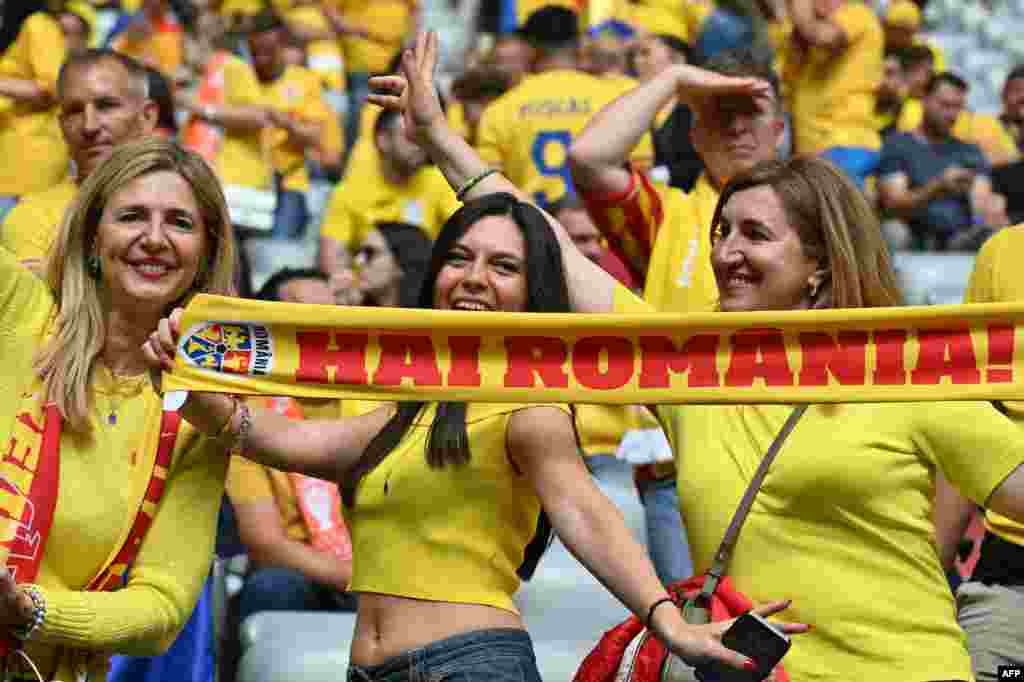 Fani din România prezenți pe stadionul din Munchen la meciul cu Olanda. 