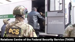 29 травня заарештованих у Криму 23 кримськотатарських активістів вивезли в Росію