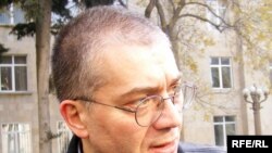 По мнению азербайджанского дипломата, подходы Кремля к Кавказскому региону базируются на «жесткой силе» (то есть танках), в то время как есть острая необходимость в переходе к экономическим приоритетам (то есть танкерам)