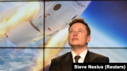 Elon Musk, izvršni direktor Twittera i Tesle, i drugi tehnološki lideri kritikovrali su "trku van kontrole" za razvoj naprednije vještačke inteligencije.