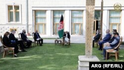 له ولسمشر غني او نورو افغان چارواکو سره د زلمي خلیلزاد لیدنه