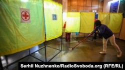 10% респондентів не ходили голосувати через епідемію коронавірусу, вказали соціологи