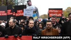 Vlagyimir Kara-Murza, Julija Navalnaja és Ilja Jasin Berlinben 2024. november 17-én